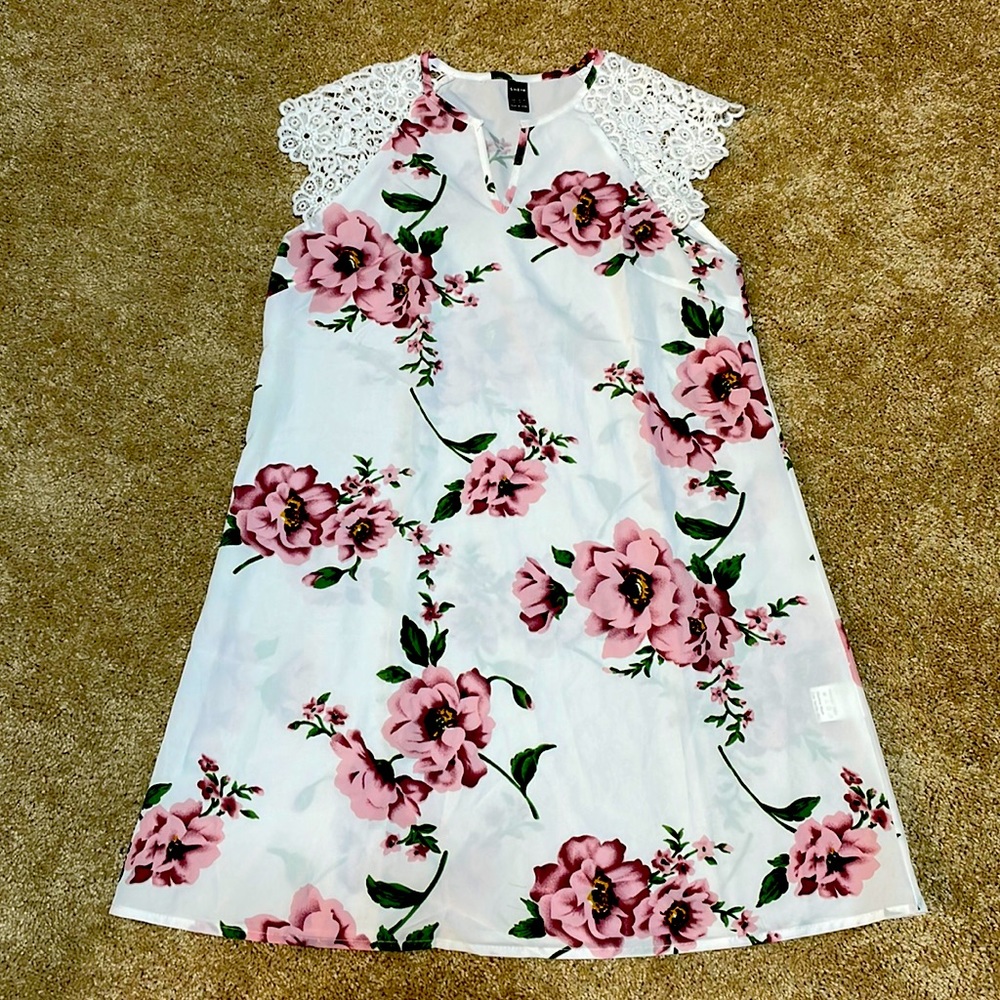 NWOT (S) SHEIN crochet cap sleeve pink flower white shift mini dress